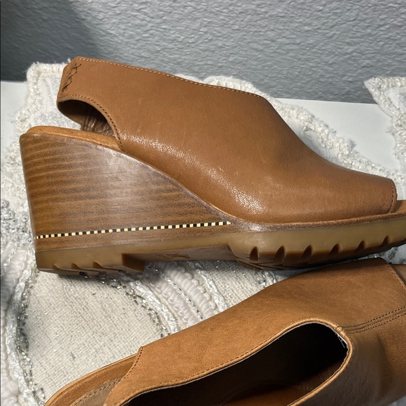 EUC Sorel After Hours Slingback Wedges - Picture 10 of 15